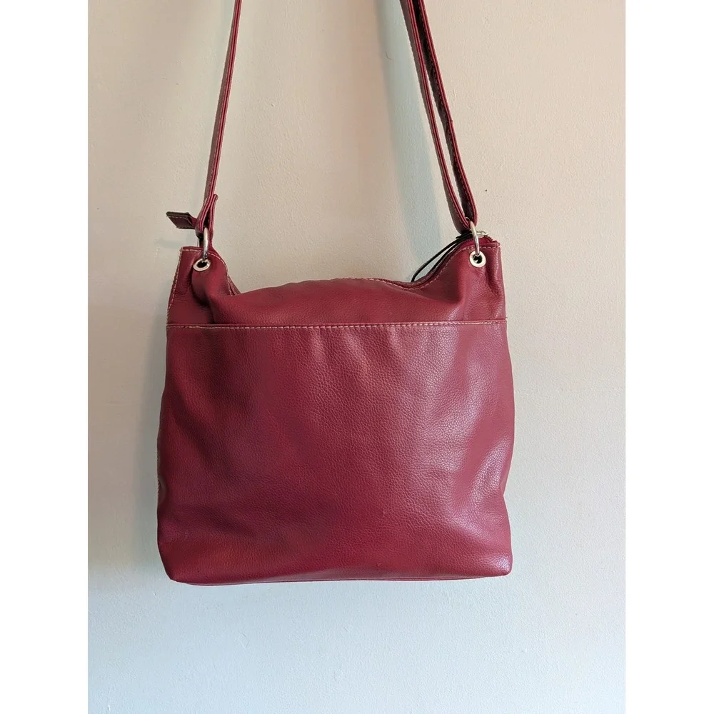 Relic by Fossil Burgundy Red Pebbled Crossbody Bag Organizer Purse Buckle Y2K